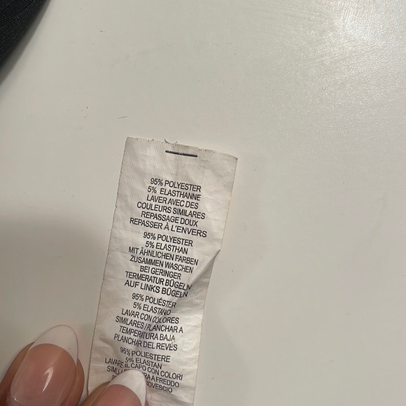 Black V Neck Long Sleeve Midi Dress
PrettyLittleThing - Picture 7 of 7